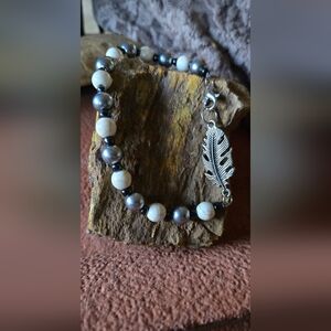 Elegant Silver Tone and White Beaded Bracelet with Feather Charm